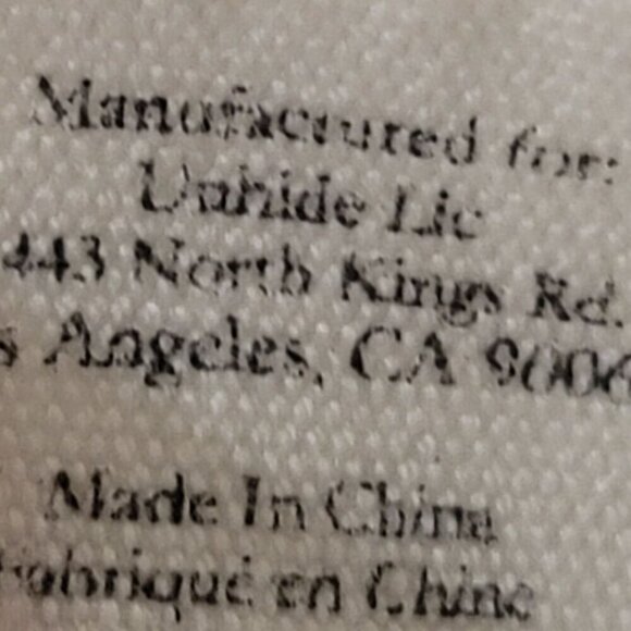 Unhide Faux Fur Throw Blanket Soft & Cozy 45" x 60" in light blue - Picture 9 of 11